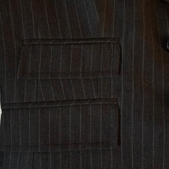 Suit - Picture 5 of 5